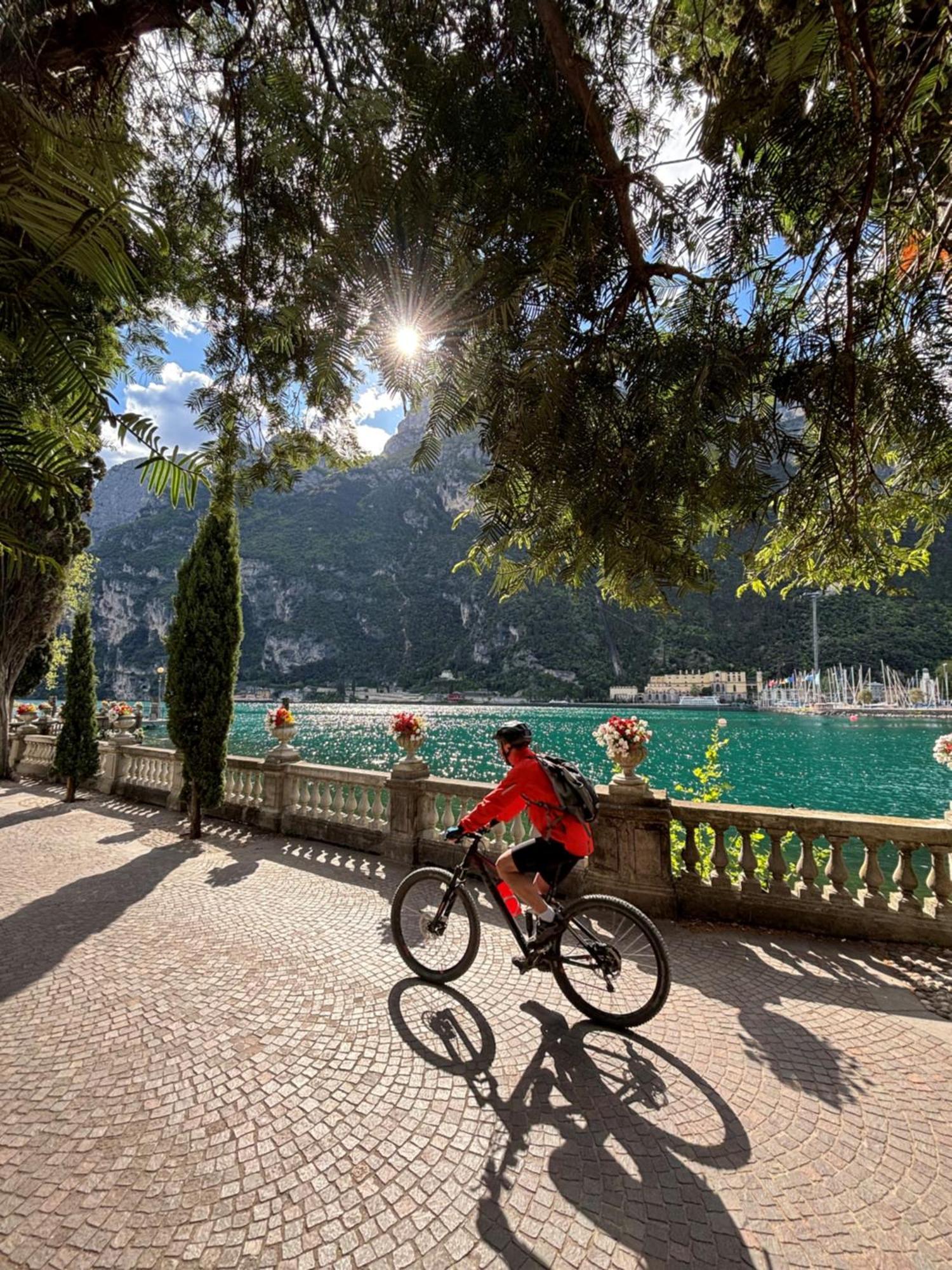 Palazzo Riccamboni Apartment Riva del Garda Luaran gambar